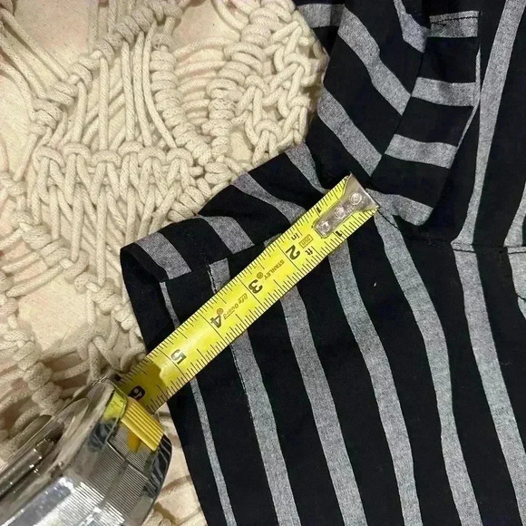 Old Navy women’s striped shorts - Picture 6 of 8